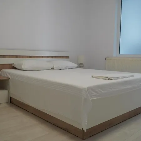 Vila Exclusive Targu Jiu Exterior photo
